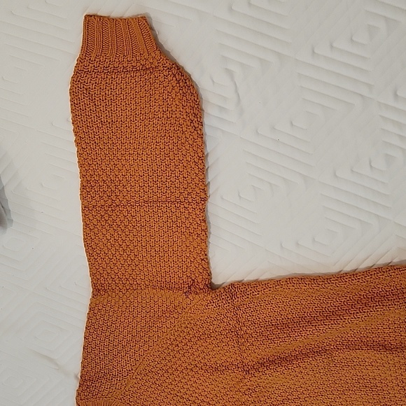 Women's Thick Knitted Orange Sweater with Round Neck - Picture 10 of 15